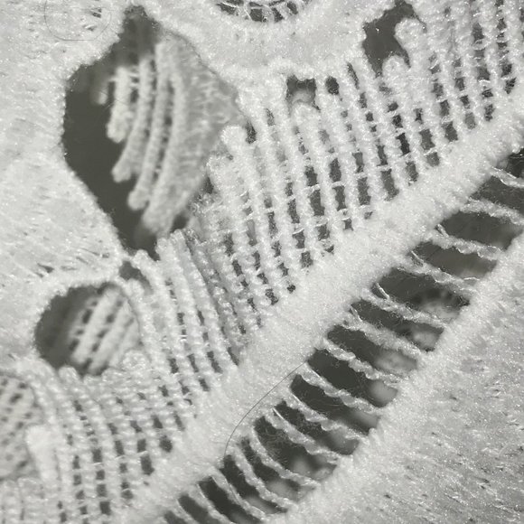 ‼️ Caution To The Wind White Eyelet Sleeveless Top - Picture 4 of 5